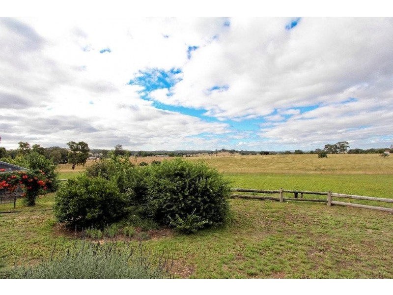 86 Holdens Road, Campbells Creek VIC 3451