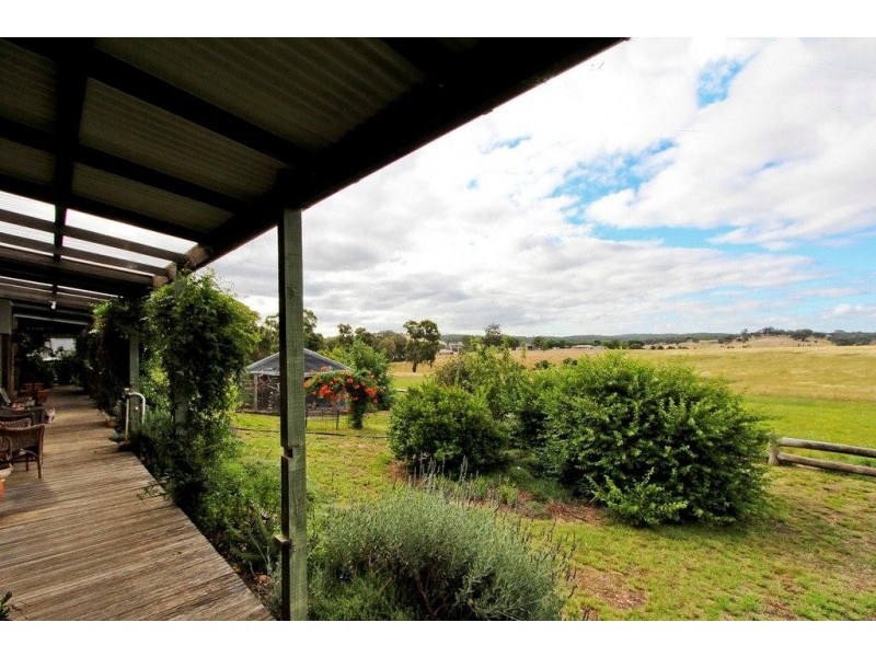 86 Holdens Road, Campbells Creek VIC 3451