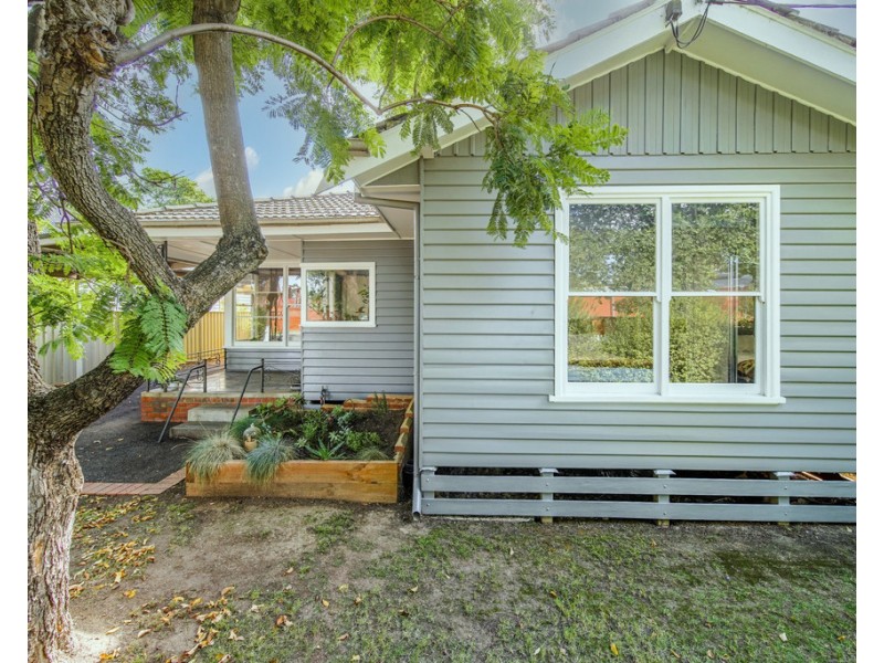 19 Weeroona Avenue, North Bendigo VIC 3550