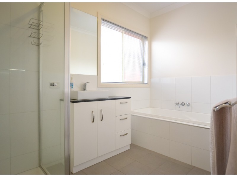 1/1A Hasker Street, Golden Square VIC 3555