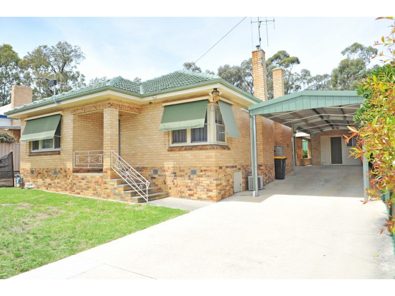 12 Holland Court, Kennington VIC 3550