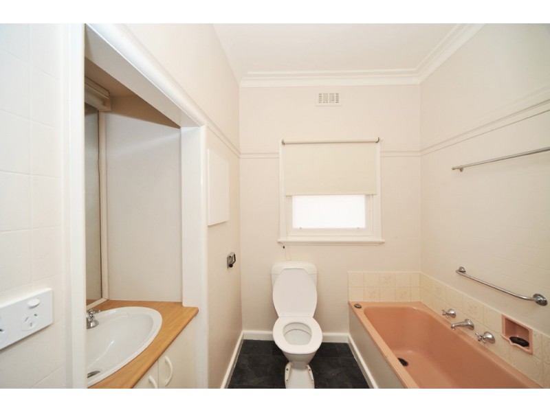 12 Holland Court, Kennington VIC 3550