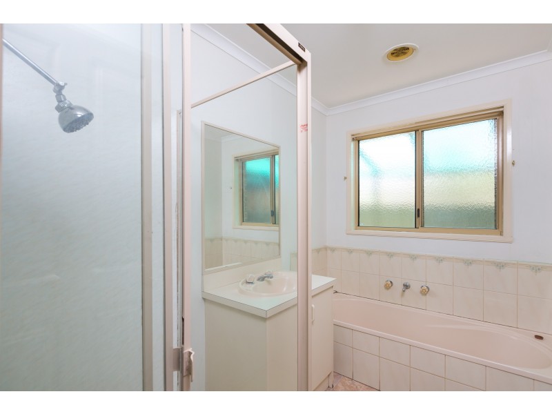 6 Harvey Close, Eaglehawk VIC 3556