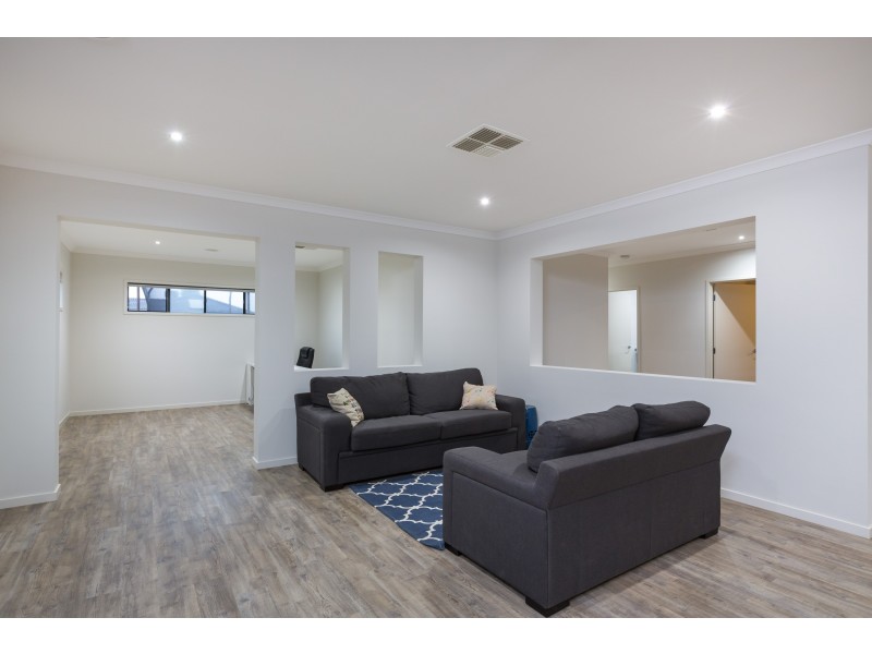 2 Aurora Place, Epsom VIC 3551