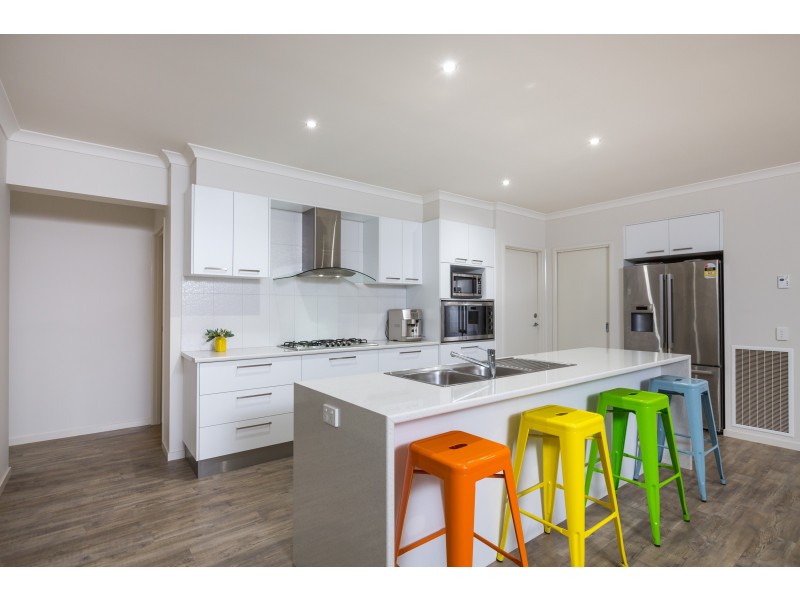 2 Aurora Place, Epsom VIC 3551