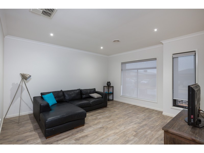 2 Aurora Place, Epsom VIC 3551