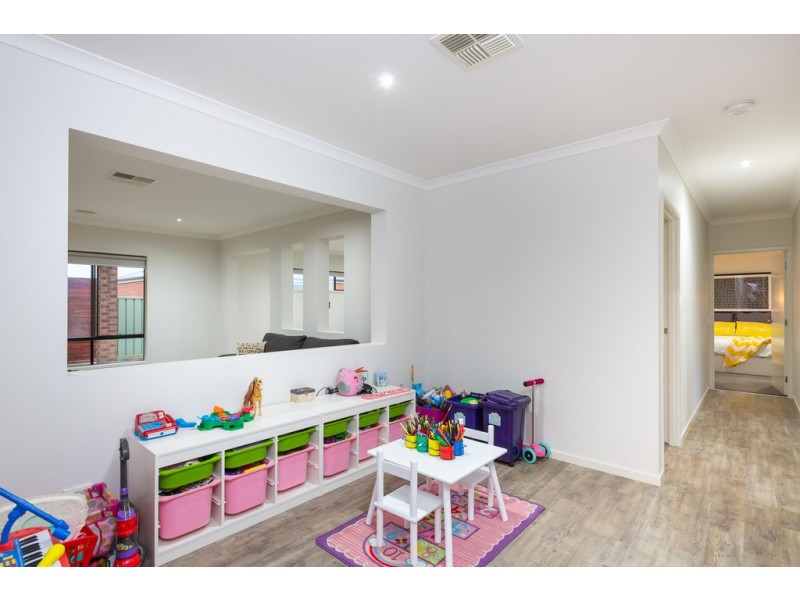 2 Aurora Place, Epsom VIC 3551