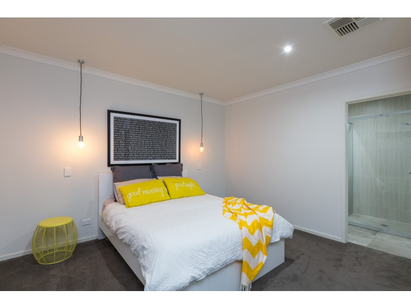 2 Aurora Place, Epsom VIC 3551