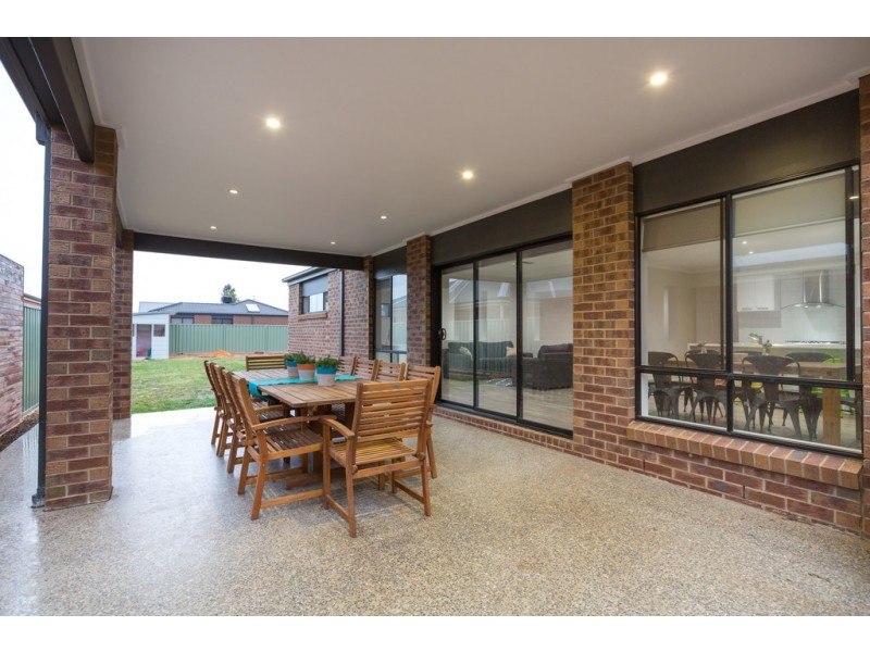 2 Aurora Place, Epsom VIC 3551