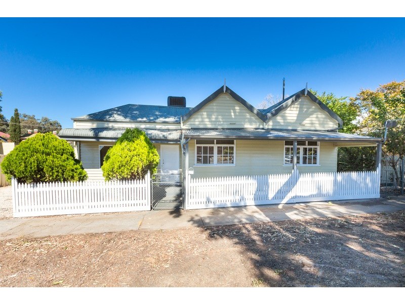 38 Peel Street, Quarry Hill VIC 3550