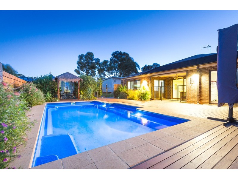 14 Marita Drive, Maiden Gully VIC 3551