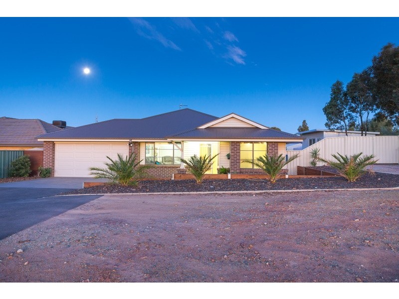 14 Marita Drive, Maiden Gully VIC 3551