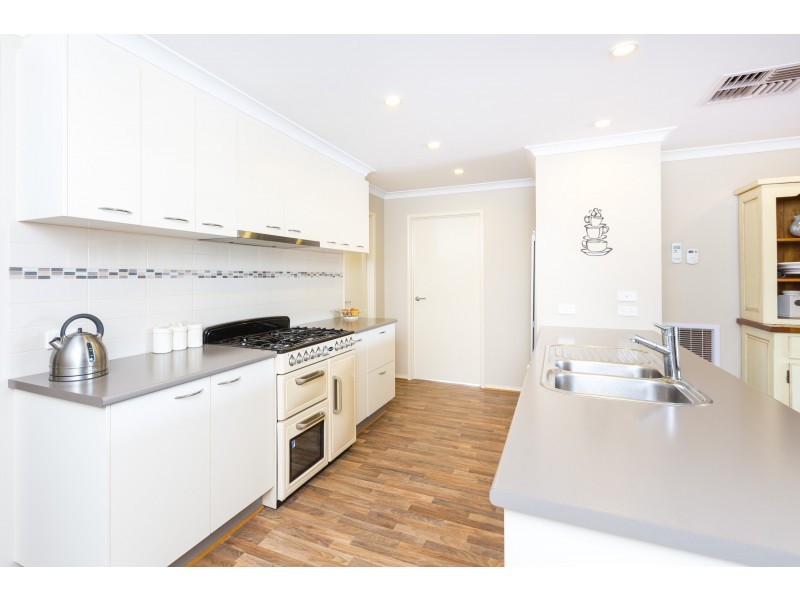 14 Marita Drive, Maiden Gully VIC 3551