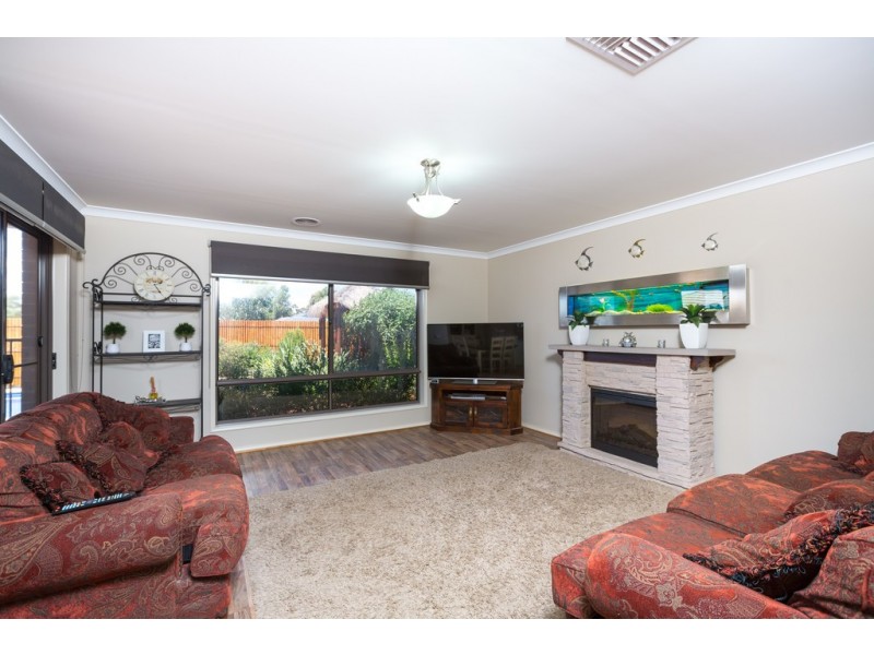 14 Marita Drive, Maiden Gully VIC 3551