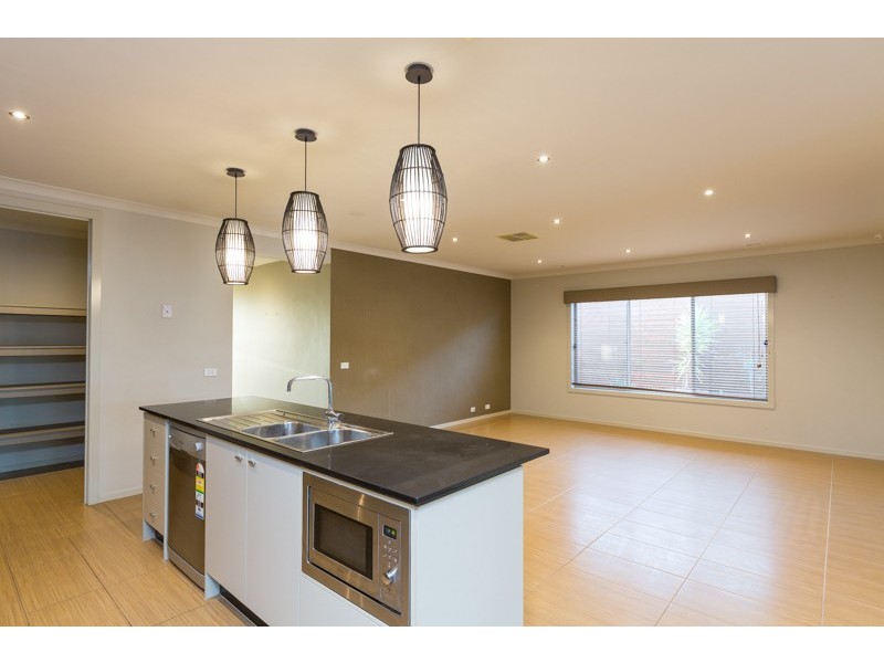 5 McConnachie Court, Epsom VIC 3551