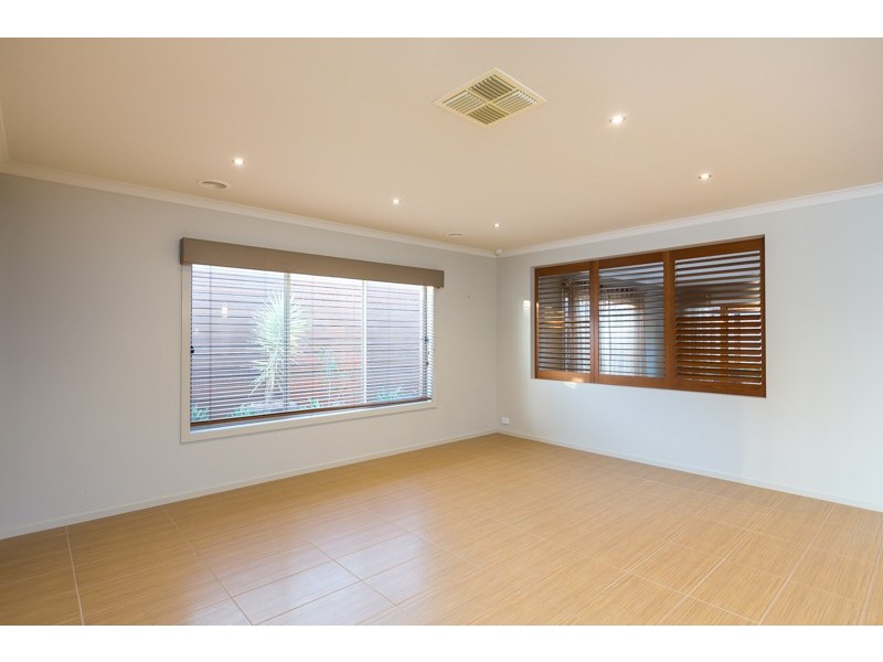 5 McConnachie Court, Epsom VIC 3551