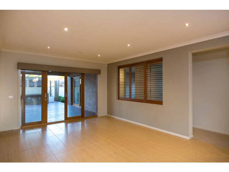 5 McConnachie Court, Epsom VIC 3551