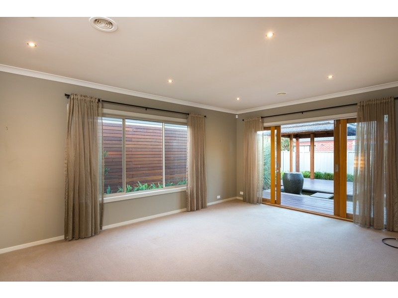 5 McConnachie Court, Epsom VIC 3551