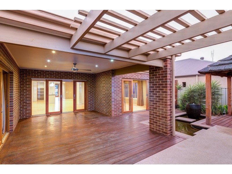 5 McConnachie Court, Epsom VIC 3551
