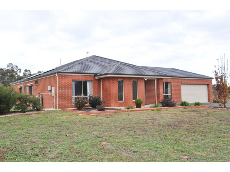 11 Bettys Avenue, Junortoun VIC 3551