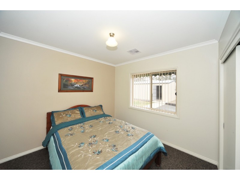 11 Bettys Avenue, Junortoun VIC 3551