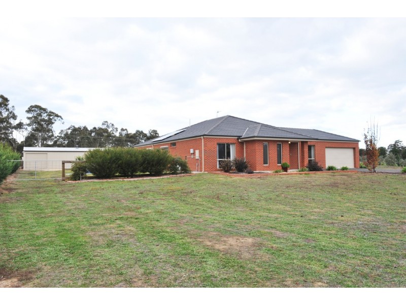 11 Bettys Avenue, Junortoun VIC 3551