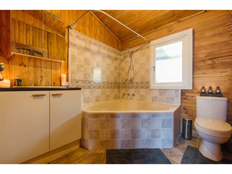 6 Dunstan Street, Sailors Gully VIC 3556