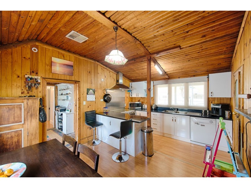 6 Dunstan Street, Sailors Gully VIC 3556