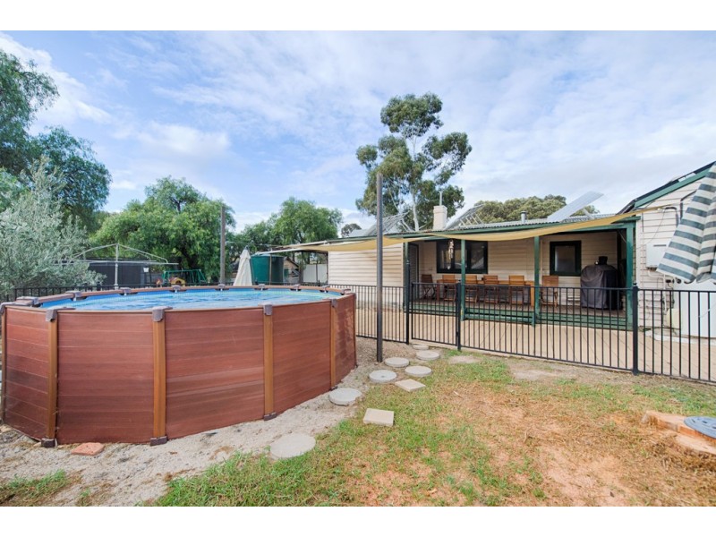 6 Dunstan Street, Sailors Gully VIC 3556