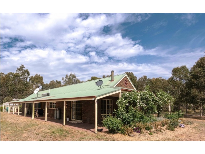 40 Old School Lane, Ravenswood South VIC 3453