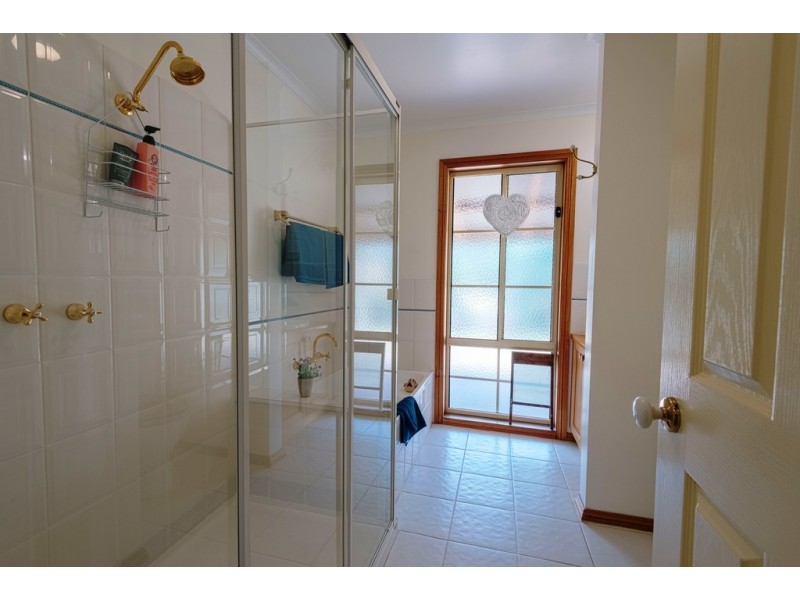 40 Old School Lane, Ravenswood South VIC 3453