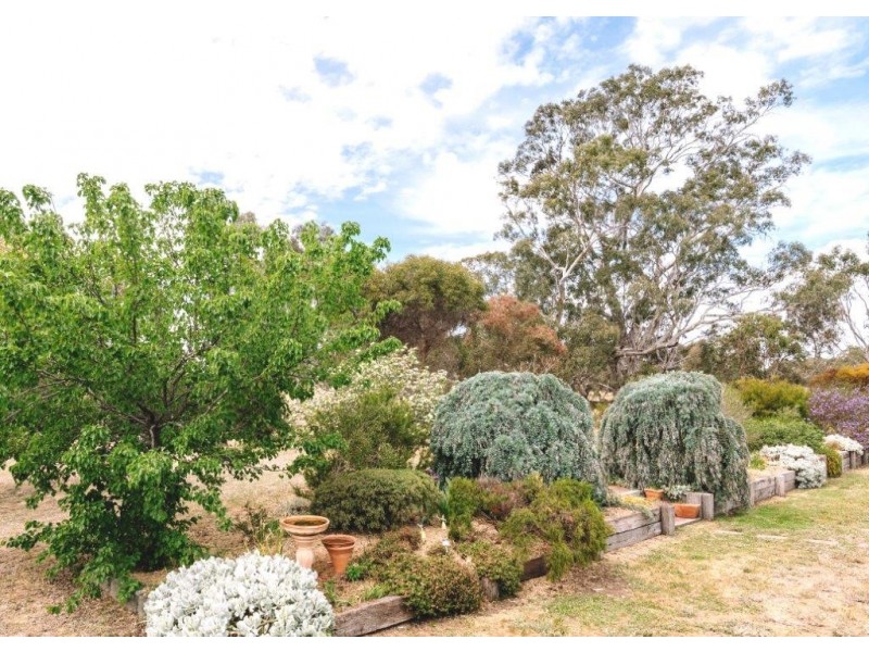 40 Old School Lane, Ravenswood South VIC 3453