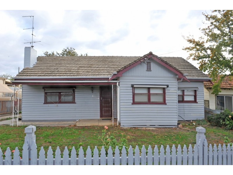 4 School Street, California Gully VIC 3556