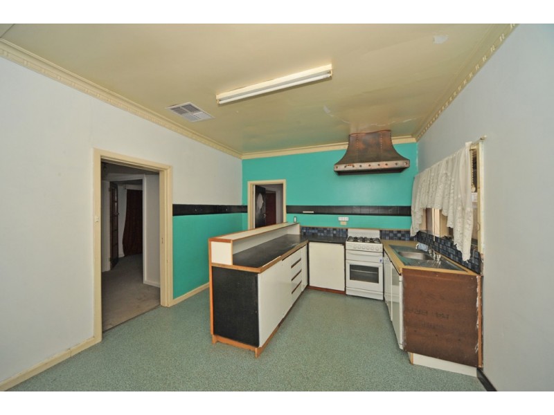 4 School Street, California Gully VIC 3556