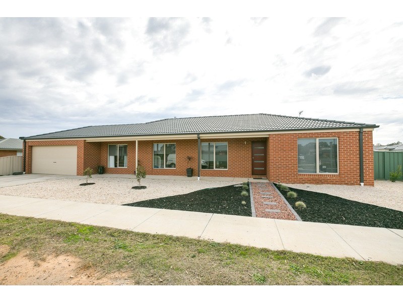 1 Triplett Avenue, Ascot VIC 3551