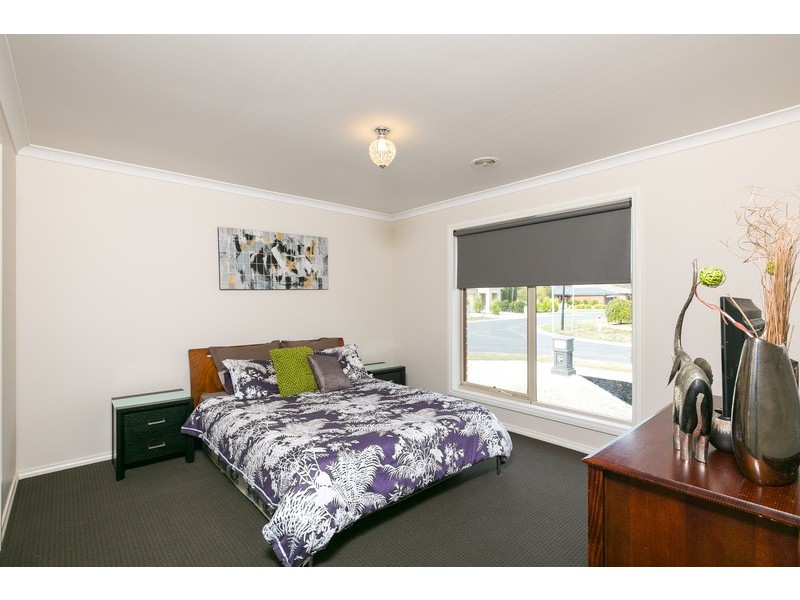 1 Triplett Avenue, Ascot VIC 3551