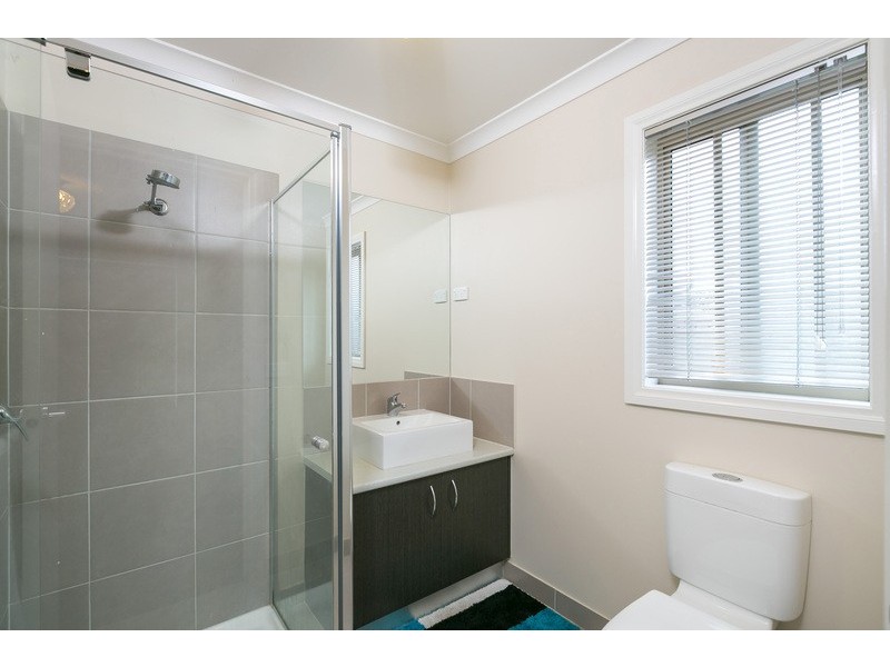 1 Triplett Avenue, Ascot VIC 3551