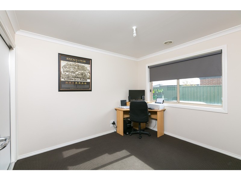 1 Triplett Avenue, Ascot VIC 3551