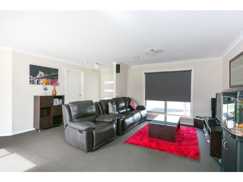 1 Triplett Avenue, Ascot VIC 3551