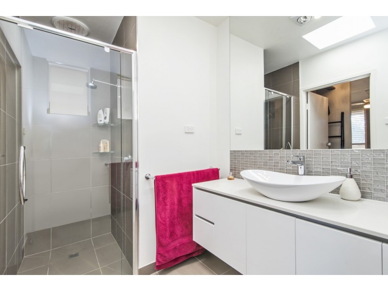 15 Nabilla Crescent, Strathdale VIC 3550