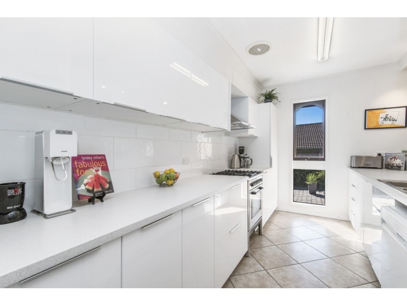 15 Nabilla Crescent, Strathdale VIC 3550