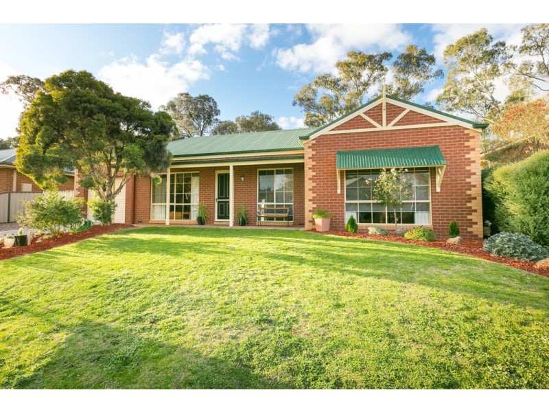 11 Pauline Court, Kangaroo Flat VIC 3555