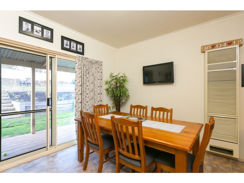 11 Pauline Court, Kangaroo Flat VIC 3555