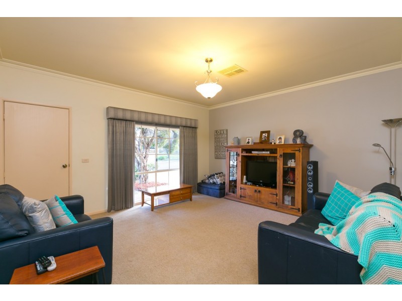 11 Pauline Court, Kangaroo Flat VIC 3555