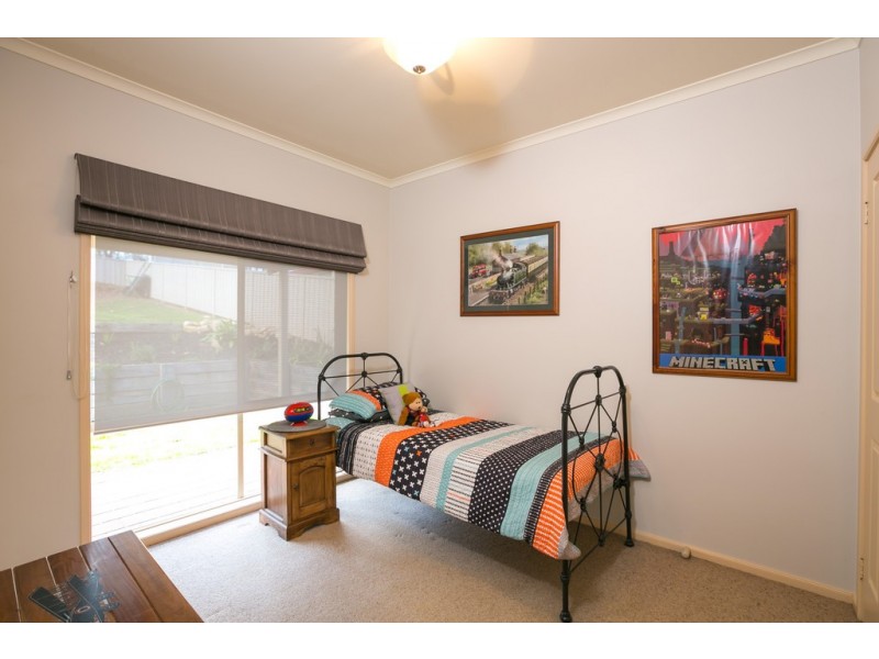 11 Pauline Court, Kangaroo Flat VIC 3555