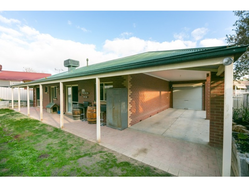 11 Pauline Court, Kangaroo Flat VIC 3555