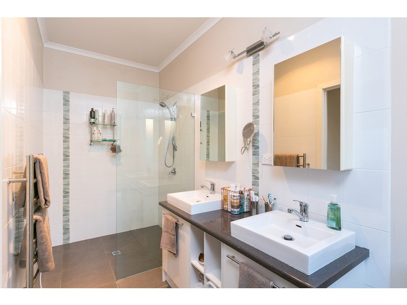 4B Hillview St, Flora Hill VIC 3550