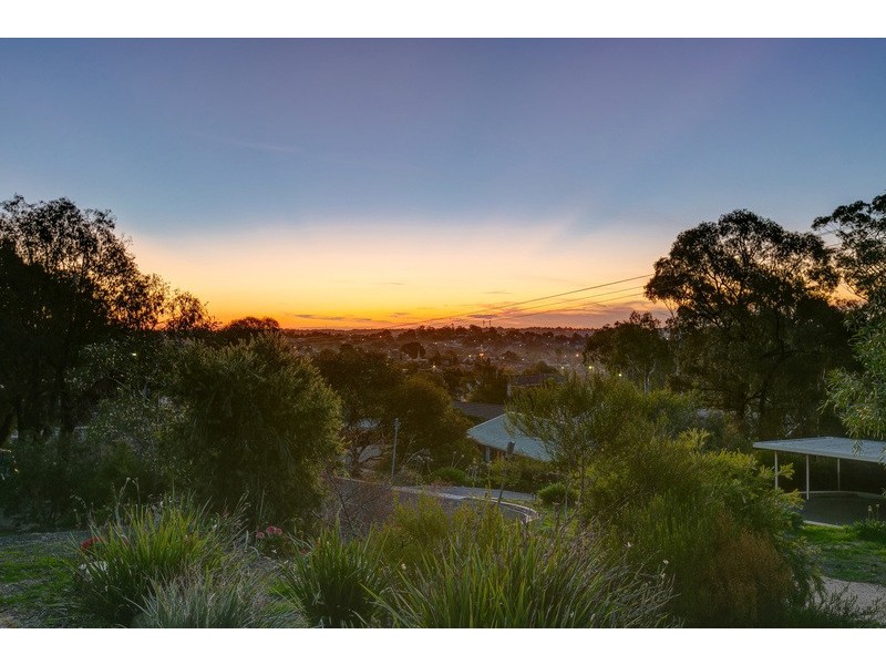 4B Hillview St, Flora Hill VIC 3550