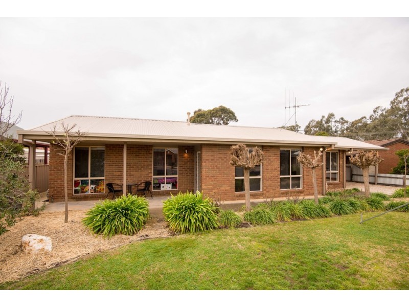 6 Goldsmiths Rd, Eaglehawk VIC 3556