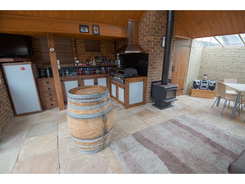6 Goldsmiths Rd, Eaglehawk VIC 3556